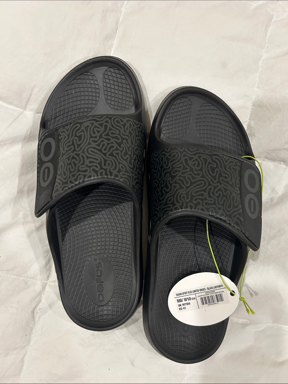 OOFOS Black Adjustable OOahh Slide
M 8/W10 unisex